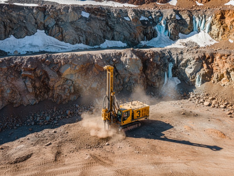 yellow-crawler-rock-drill-rig-mining-quarry