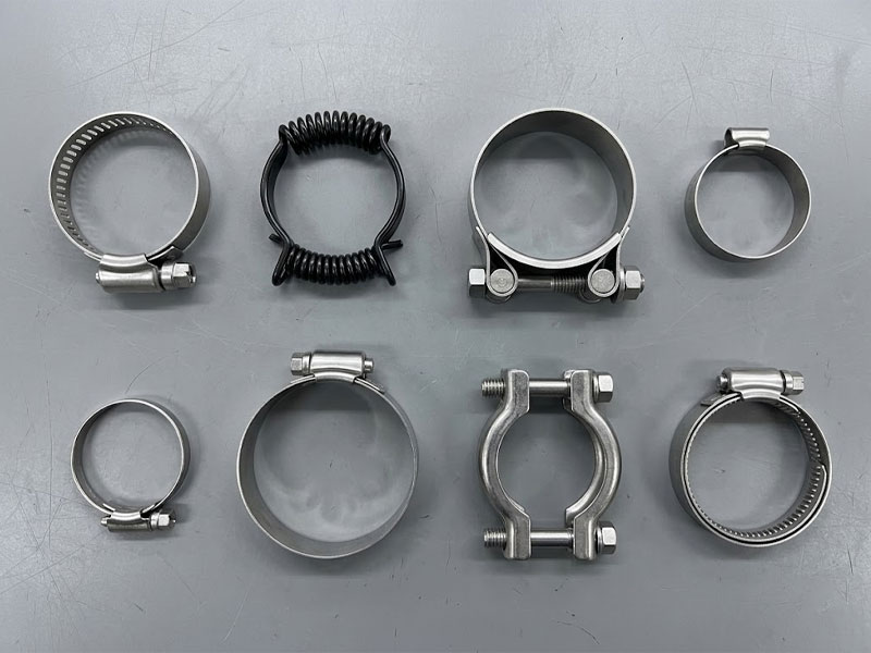 Hose clamp selection guide showing 8 types including worm gear, T-bolt, ear, spring, wire, band, bolt, and spiral clamps.